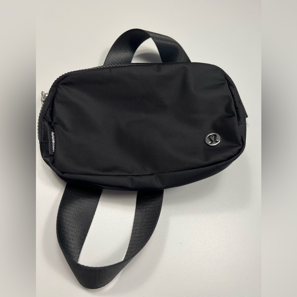 Lululemon Everywhere Bag - NWOT